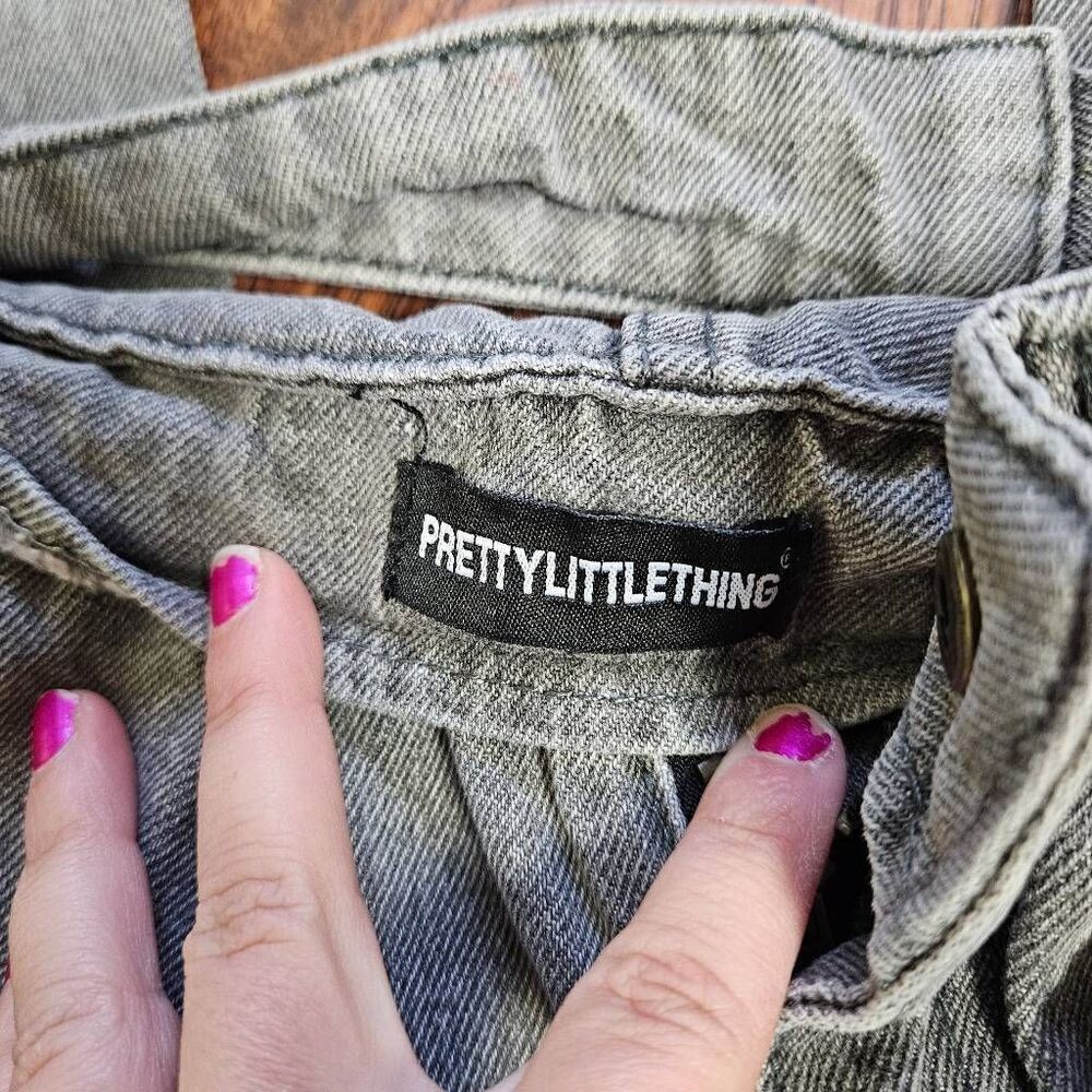PrettyLittlething Cargo Jeans - Picture 4 of 8